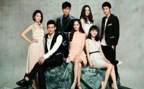 被两个男人宠成公主,掌管全家收入,为什么她就