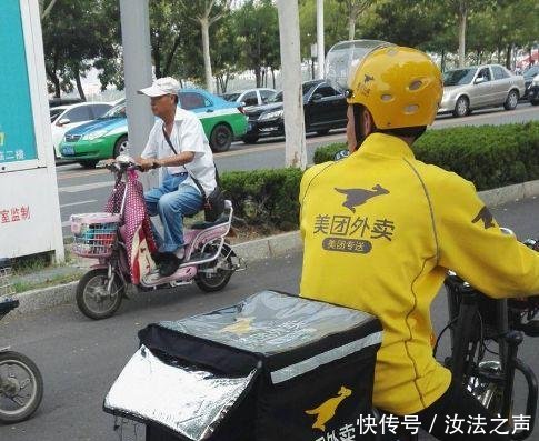 外卖小哥送餐被扇耳光, 警察 他骂你什么了 客户