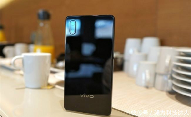 上手的vivo APEX全面屏概念机:升降式摄像头+