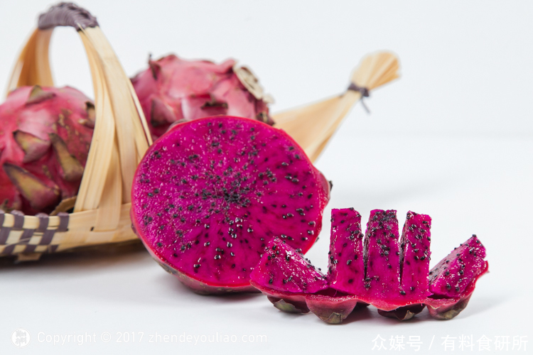 两招教你从外观一眼分辨 红心火龙果 和 白心火