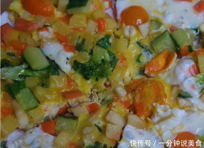 早餐最新吃法,婆婆做的蔬菜饼,比馒头松软香甜