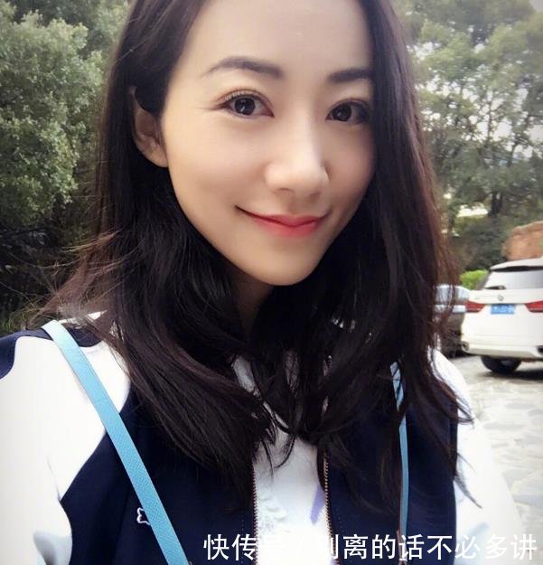 韩雪上节目,脚上鞋子被网友盛赞,水杯价格却让