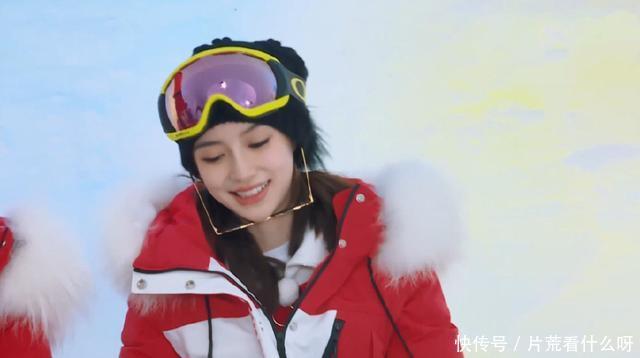 钟楚曦玩游戏嘚瑟大笑,有谁注意到一旁baby的