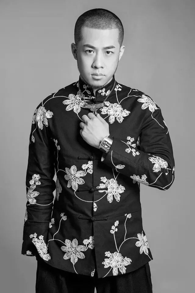 突然爆红网络的歌手大壮,我们不一样不一样