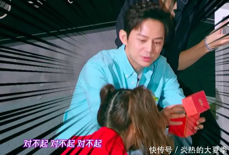 戚薇的香水有多贵?何炅随便拿起一瓶,得知价值