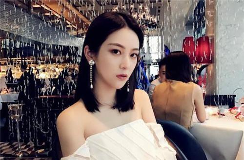 林更新个人资料女友 t01d874438b613bbbf9.jpg?size=500x328