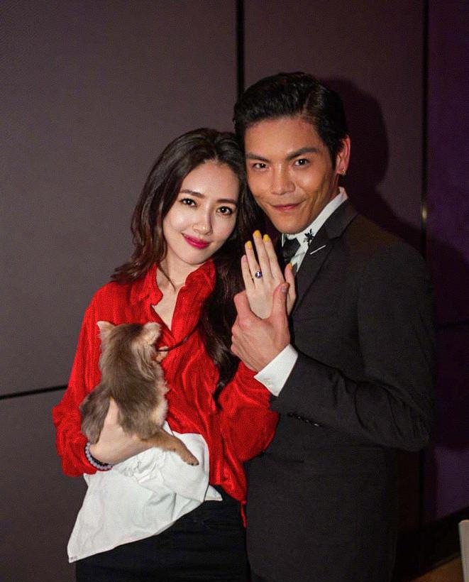 郭碧婷在向家地位多高向佐求婚钻戒超50万,向