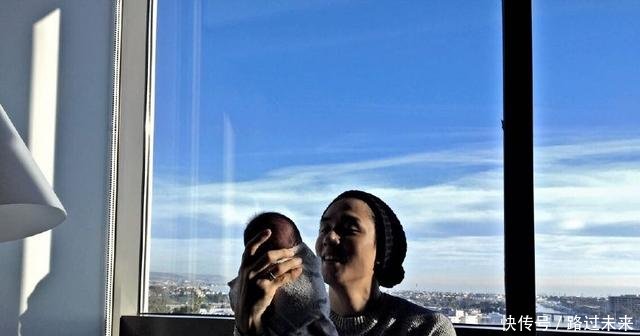 李承铉韩国综艺首次公开戚薇美照,看呆韩国人