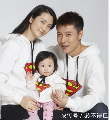 张丹峰4岁女儿近照,五官和爸爸一模一样,还被