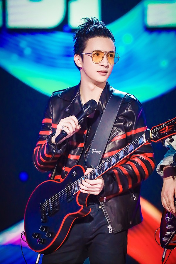 《无限歌谣季》签约组合《醒来》催泪 岳云鹏薛之谦分享幕后故事