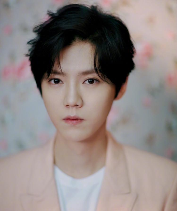 《创造营2019》选手在机场被扔鸡蛋,刘亦菲鹿