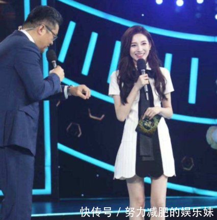 她是内裤主持人,因扮演时央视滑落一举成名,直剧本走秀情趣老师图片