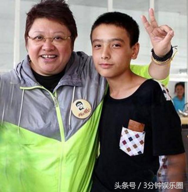 韩红19岁儿子,在生日宴会上给韩红别样的祝福