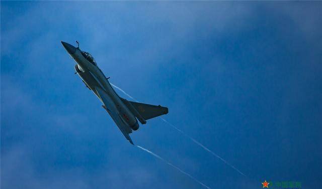 唠唠歼十B为什么在国际军事比赛中败给了苏-35
