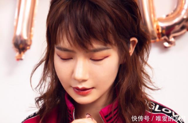 戚薇近照脸崩,双眼皮成最大亮点,网友越来越