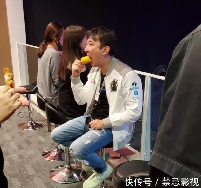 王思聪一篇鬼才文案,王健林多了数以亿计的儿