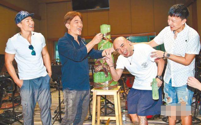与罗志祥合照，和吴宗宪破冰，人到中年的周杰伦要向全世界妥协