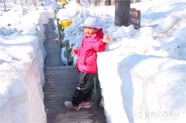 龙江·凤凰山五月上演季节\＂穿越\＂ 冰雪风光吸粉千人