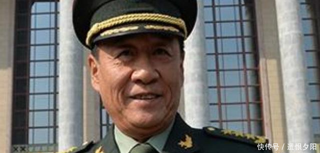 他先从政后从军,12年从副省长跨升中将,背景相当罕见!