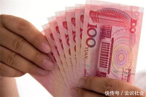 老汉辛苦攒的2000块钱突然不见了,在院子里发现老鼠洞, 挖开后乐开花了 E世博手机客户端