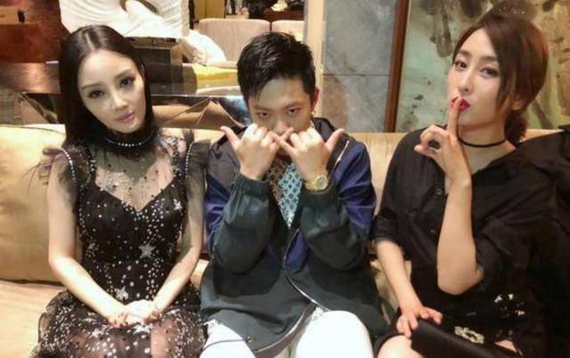 没想到李小璐却跑到PGONE家留宿过夜