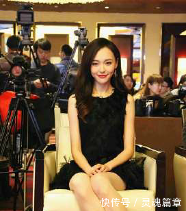 一直认为刘诗诗坐姿最优雅,直到看见了唐嫣!