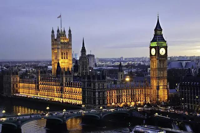 哈里王子婚期确定,看看英国皇室婚礼的那些老规矩和新变化