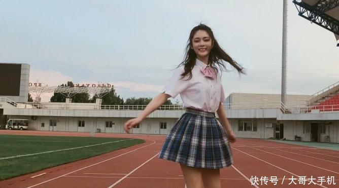 创造101女孩傅青晒校园照,网友清纯可人,大长