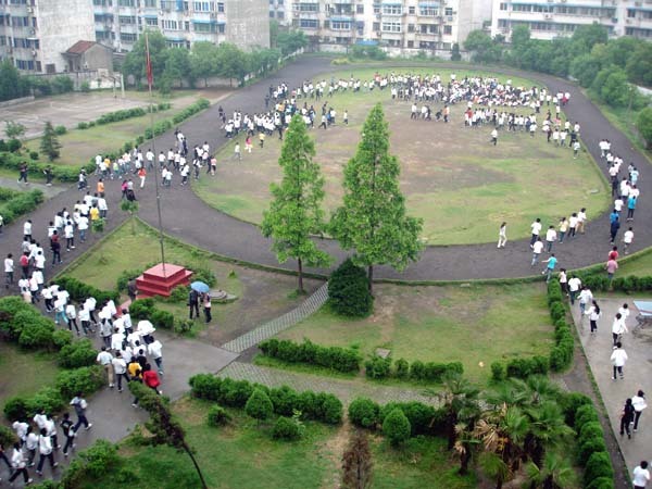 学校简介 安徽省宣城市第二中学是一所省级示范高中,坐落在宣城市区