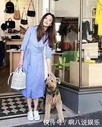 美貌不输朱茵,被称为新加坡一姐,开百万豪车,今