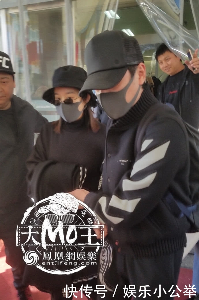 赵丽颖产后首现身,外形略胖面部白皙,冯绍峰神