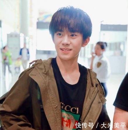 易烊千玺近六千元鞋子被踩脏,随后下意识说出