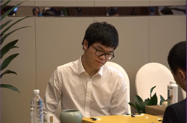 围棋世界排名柯洁涨21分 芈昱廷赶超井山排第