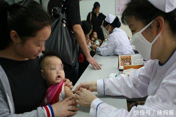 1个月大婴儿打完疫苗发高烧,检查结果后,家人