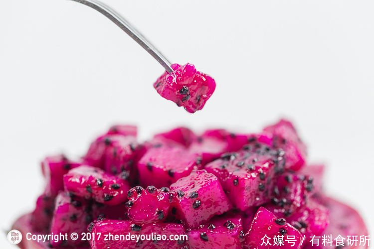 两招教你从外观一眼分辨 红心火龙果 和 白心火