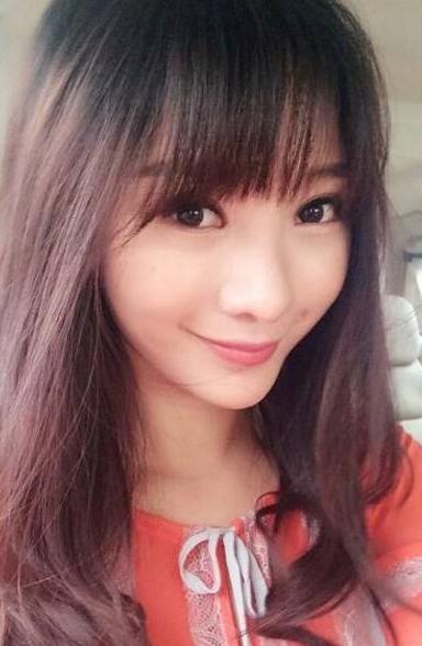 柳岩疑现整容后遗症:9张照片同一个表情