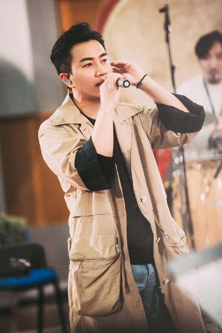 刘恺威参加《跨界歌王》,网友:期待他和杨幂同