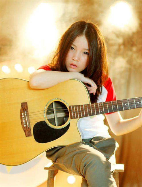 《著名男高音歌唱家杨阳，从26楼一跃而下，留下2个可怜孩子７