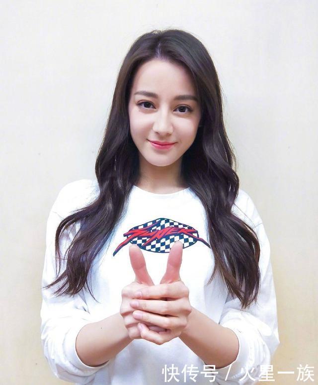 迪丽热巴跑男人缘实在堪忧,26岁生日竟无一人