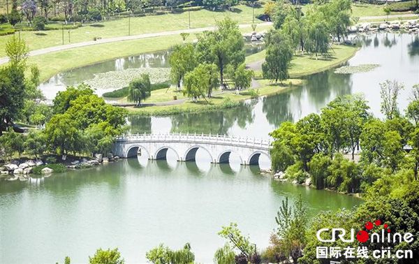 跃居新一线城市榜首 成都走过怎样的\"蝶变之路\"