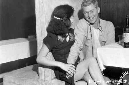 30年代上海滩外国酒吧老照片,陪酒女郎专为外国人服务