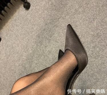黑丝和肉丝搭配细高跟鞋,各有韵味,你喜欢哪种