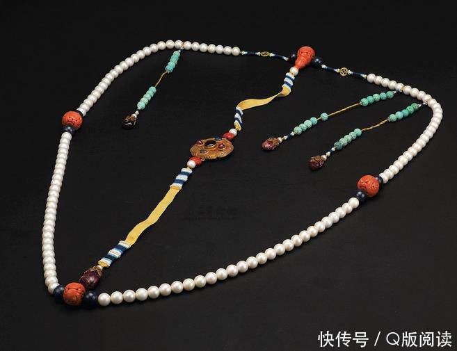 清朝什么级别的官员才能佩戴朝珠?很多人一辈