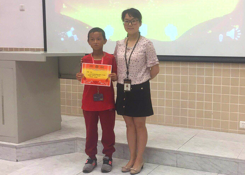 校园足球开新花,南充高坪一小杜子墨被恒大足