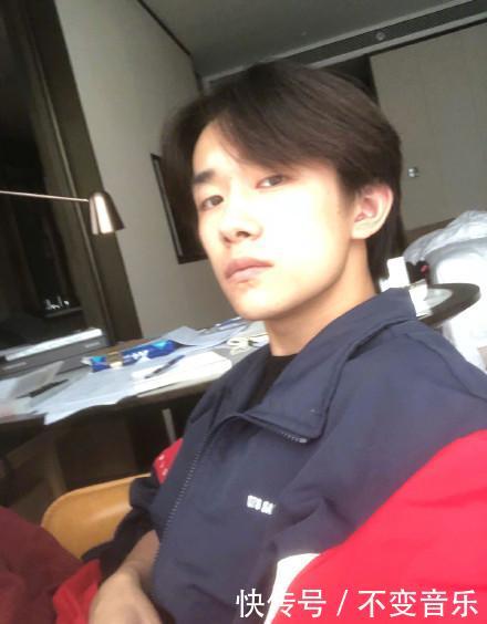 千玺霸道总裁式宠粉!粉丝打碎机场花瓶,他爽快