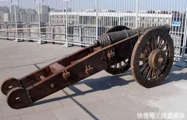 古代的大炮是什么模样?是不是发射一个铁球?