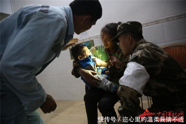 4岁儿童高烧42度武警官兵紧急救护
