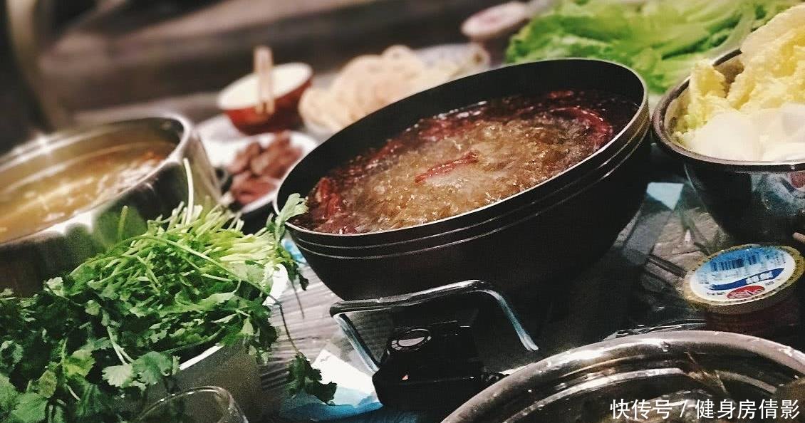 关晓彤为鹿晗自制火锅,看完桌上的食材,网友0