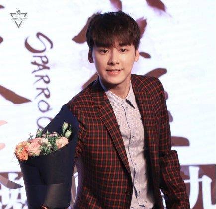 吴昕为躲李易峰缺席快本恋情屡次澄清cp粉热