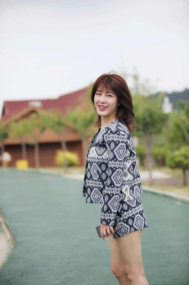 治愈系女神桂莹莹单曲《爱上了瘾》走红,王菲